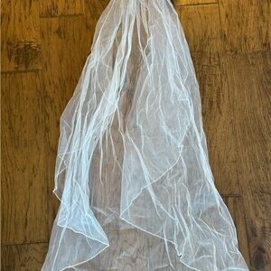 Hand-Sewn Beaded Edge Fingertip Length White Wedding Veil